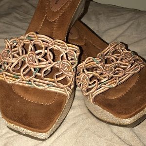 Dr. Scholls Memory Fit Tan Wedge. Size 8.5-9.